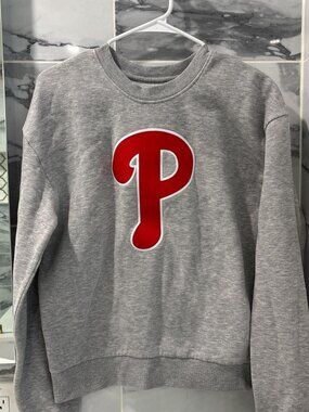 Antigua Apparel Women's Grey Sweatshirt